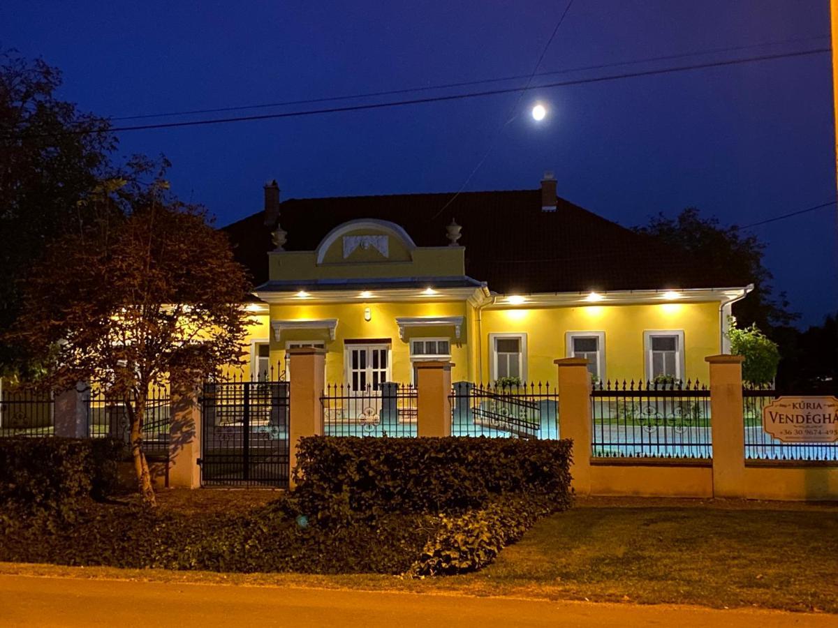 Kuria Vendeghaz Hotel Poroszlo Ngoại thất bức ảnh