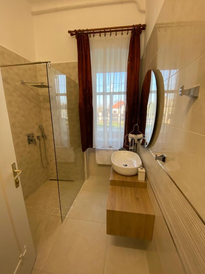 Kuria Vendeghaz Hotel Poroszlo Ngoại thất bức ảnh