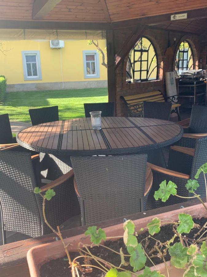Kuria Vendeghaz Hotel Poroszlo Ngoại thất bức ảnh