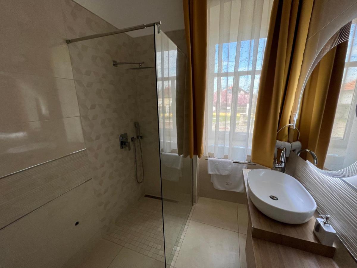 Kuria Vendeghaz Hotel Poroszlo Ngoại thất bức ảnh
