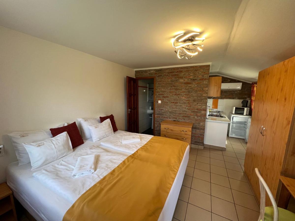 Kuria Vendeghaz Hotel Poroszlo Ngoại thất bức ảnh