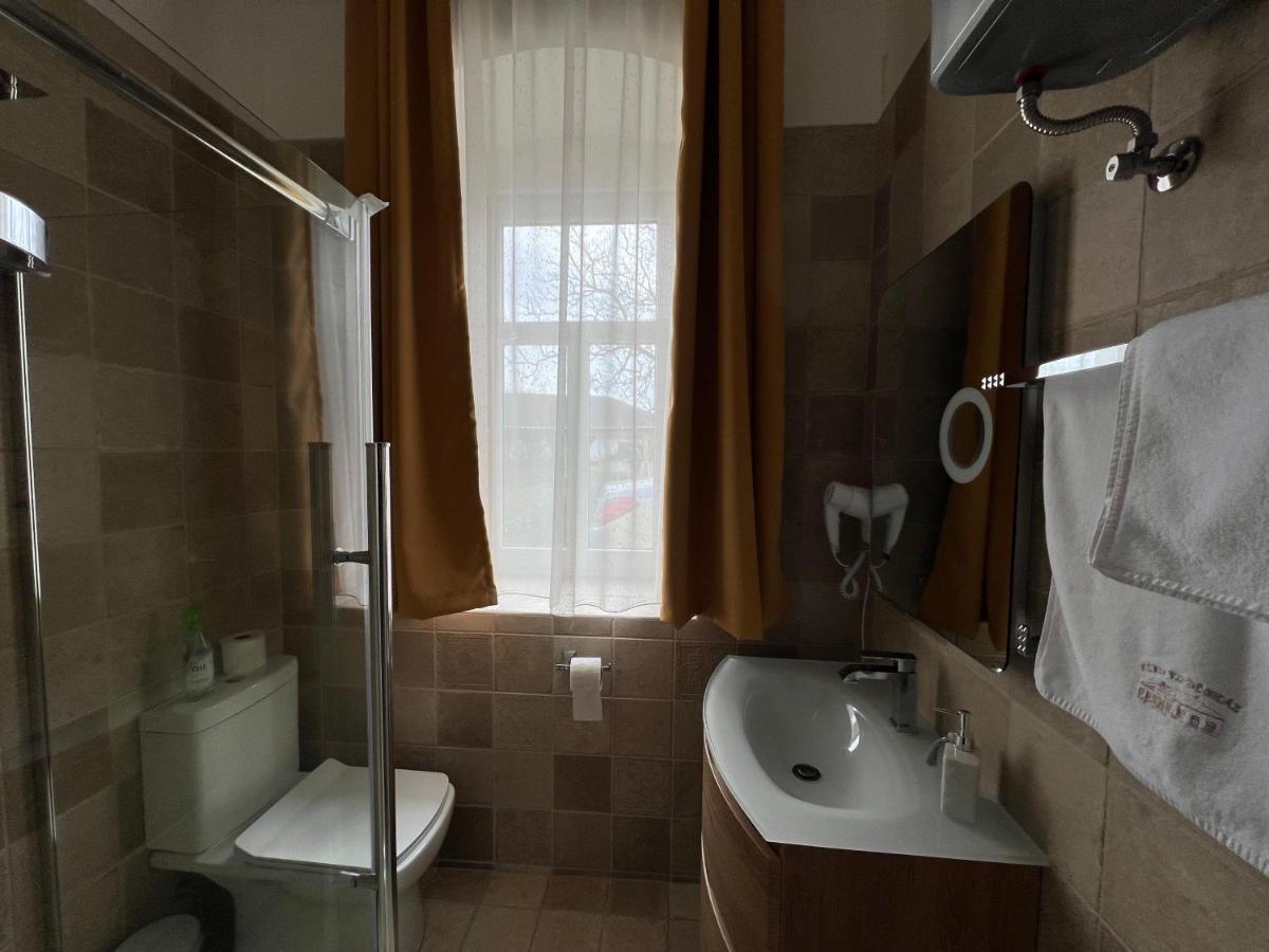 Kuria Vendeghaz Hotel Poroszlo Ngoại thất bức ảnh